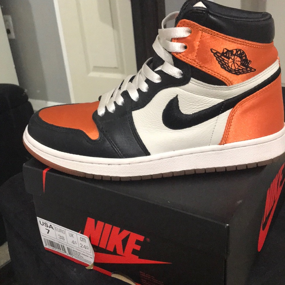 WOMENS JORDAN 1s SATIN SHATTERED BACKBORDS
